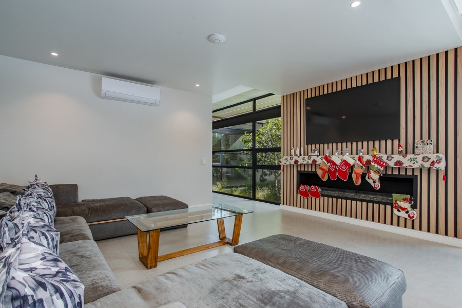 6 Bedroom Property for Sale in Pearl Valley at Val de Vie Western Cape